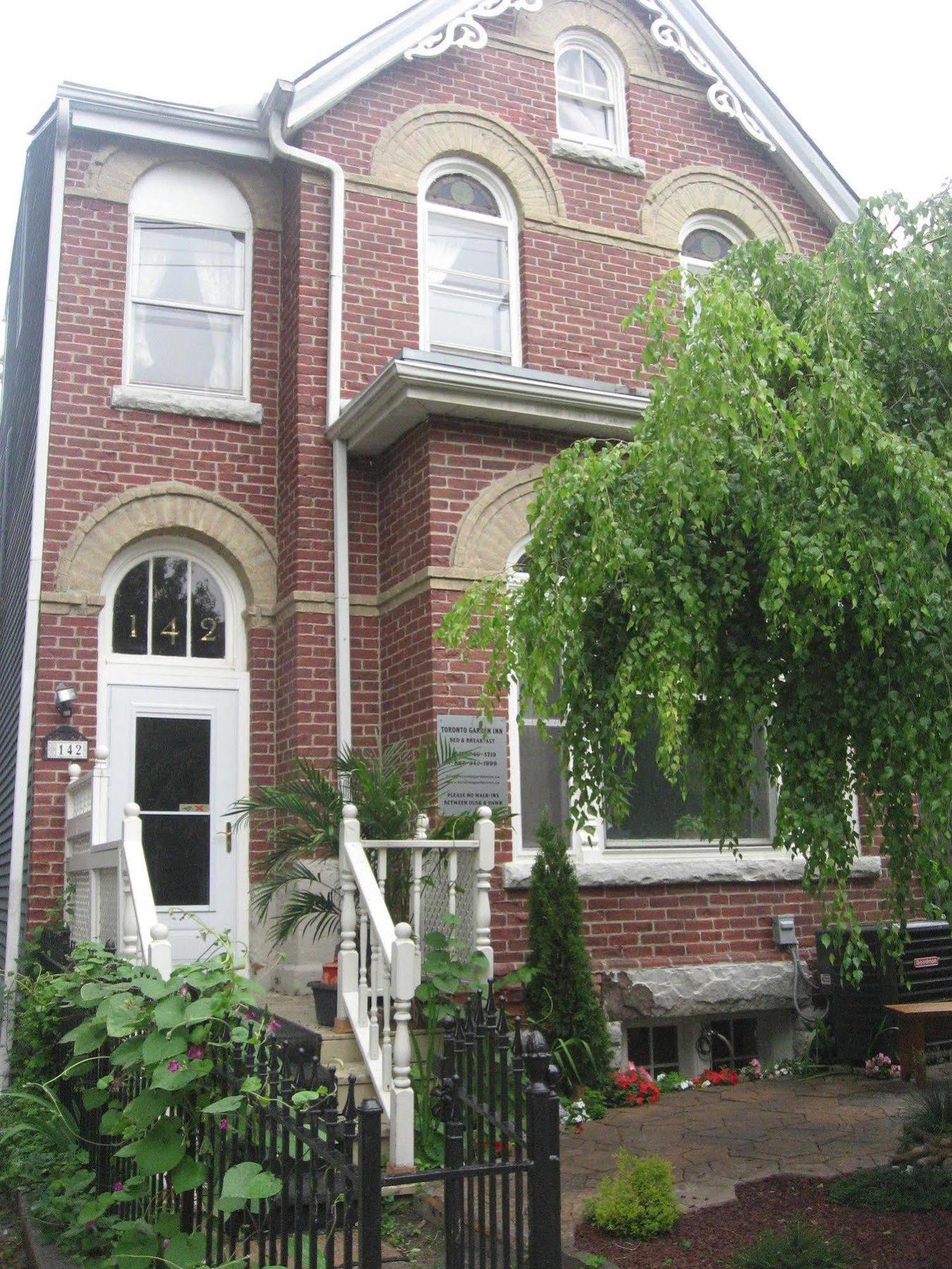 Toronto Garden Inn Exteriör bild